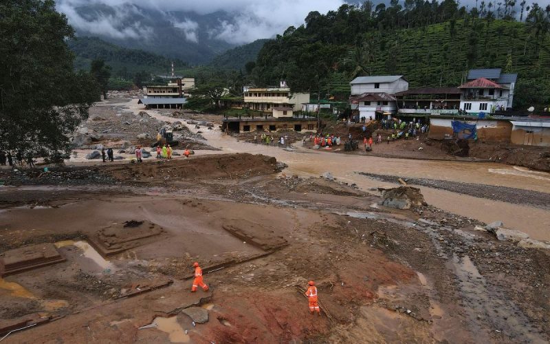 ඉන්දියාවේ නායයාම්වලින් මියගිය ගණන 341 දක්වා ඉහළට